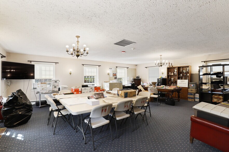 More Photos Of 34 Village Grn, Bedford Specialty For Sale