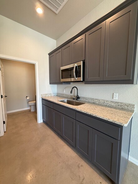 More Photos Of 2495 FM 1189, Brock Flex For Lease