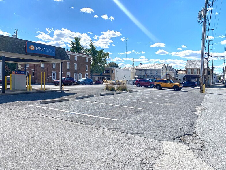 More Photos Of 2 E Main St, Mechanicsburg Office For Sale