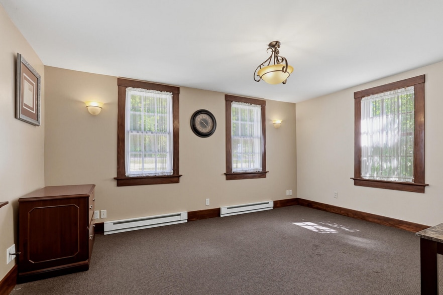 More Photos Of 517 Monroe St, Sheboygan Falls Office For Sale