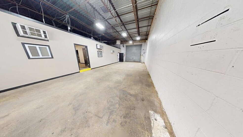 More Photos Of 2560 Richmond Ter, Staten Island Service For Sale