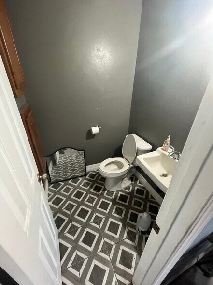 More Photos Of 11914 New Meadow Dr, Houston Flex For Sale