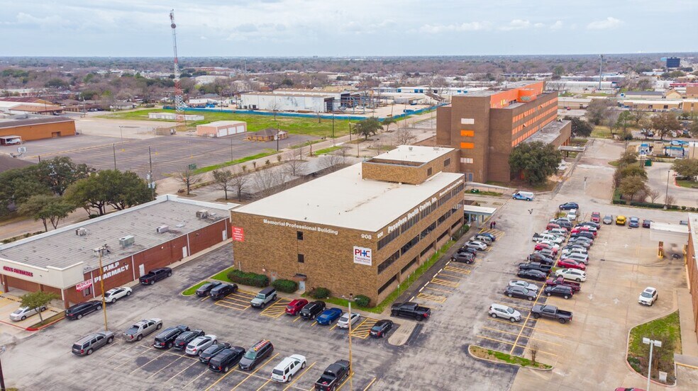 More Photos Of 908 E Southmore Blvd, Pasadena Medical For Lease