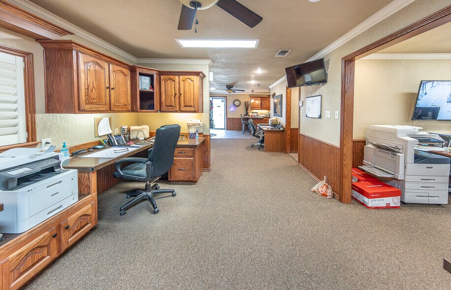 More Photos Of 2303 Private Road 7340 rd, Lubbock Warehouse For Lease