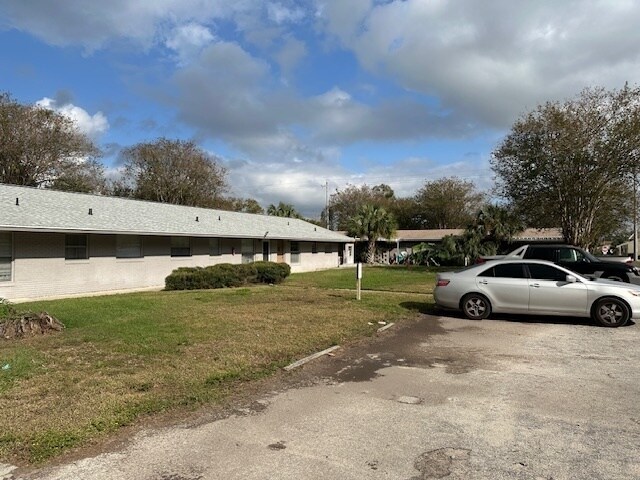 More Photos Of 2600 21st St NW, Winter Haven Apartments For Sale
