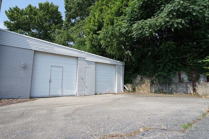 More Photos Of 81 Macondray St, Cumberland Warehouse For Sale
