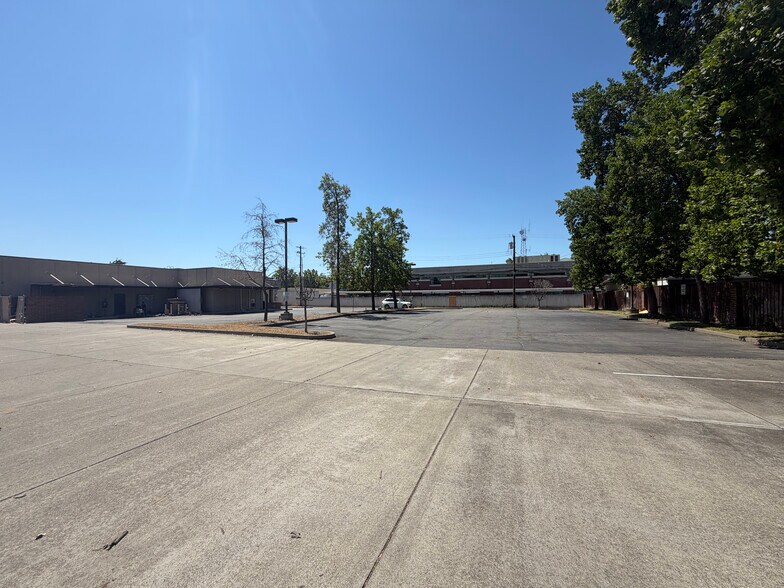 More Photos Of 125 N Church St, Lodi Office For Lease