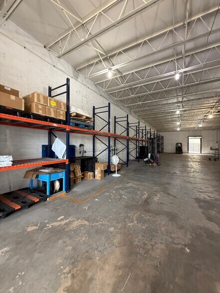 More Photos Of 220 W 24th St, Hialeah Showroom For Lease