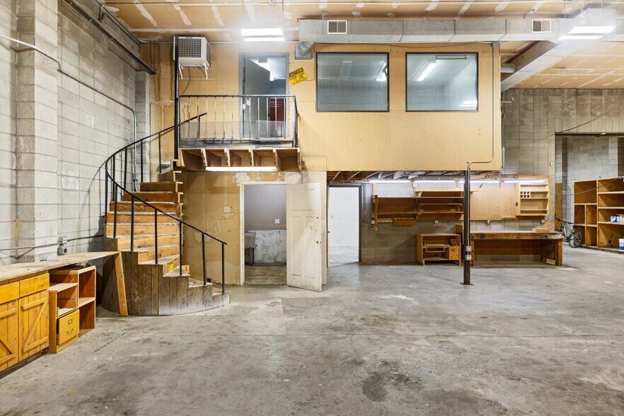 More Photos Of 744 S Grape St, Medford Industrial For Sale