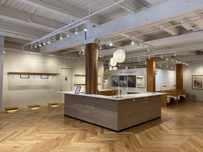 More Photos Of 224-230 W Huron St, Chicago Loft Creative Space For Lease