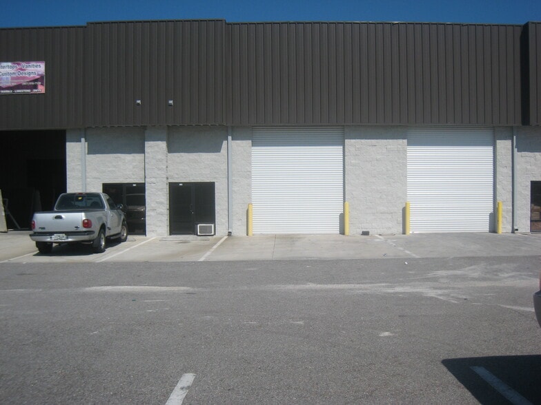 More Photos Of 9180 Boggy Creek Rd, Orlando Warehouse For Lease