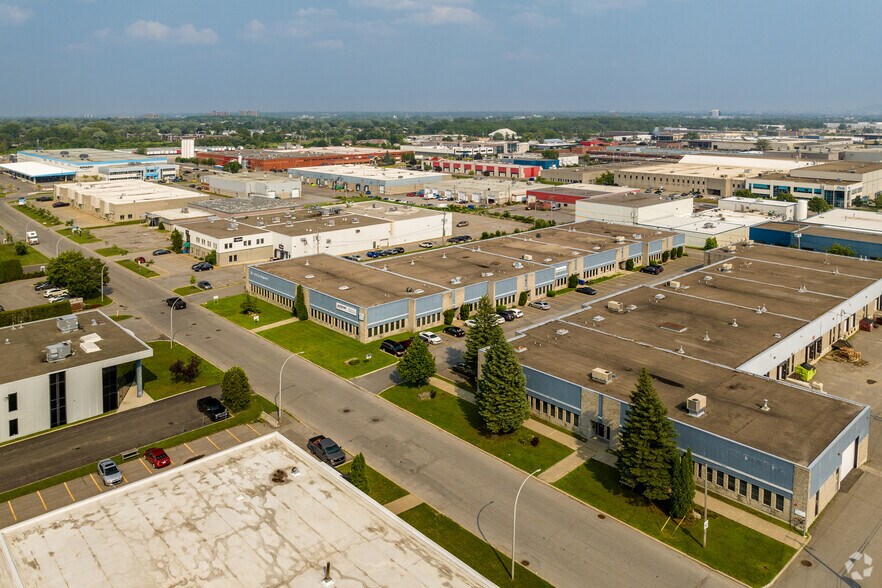 More Photos Of 956-974 Rue Bergar, Laval Warehouse For Lease