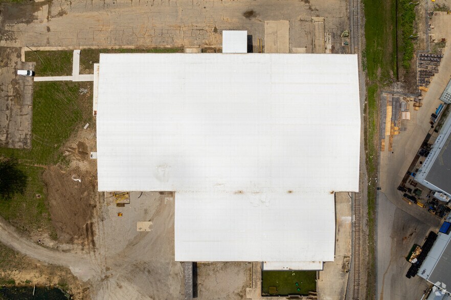 More Photos Of 800 Industrial Dr, Franklin Warehouse For Sale