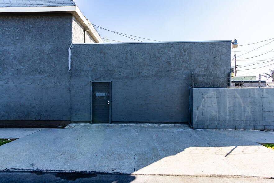 More Photos Of 8642 Venice Blvd, Los Angeles Office Residential For Sale