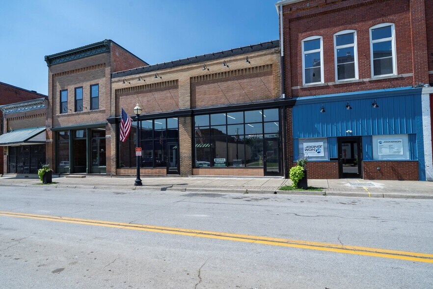 More Photos Of 3-9 S Main St, Jeffersonville Storefront Retail Office For Lease