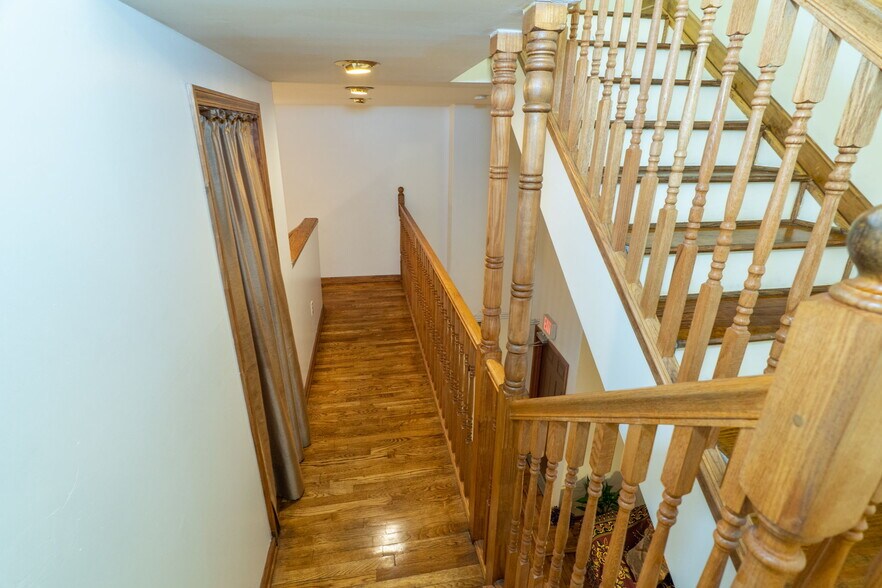 More Photos Of 46 Columbia St, Albany Office For Sale