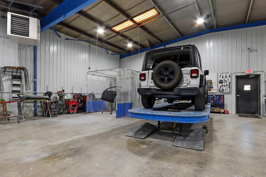 More Photos Of 1206 Washington Rd, Kenosha Auto Repair For Sale