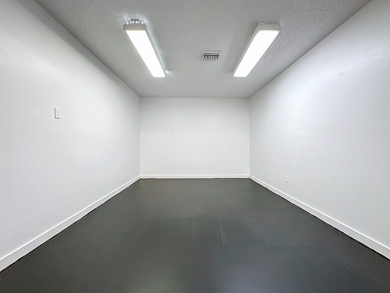 More Photos Of 2017 W Main St, Leesburg Office For Lease