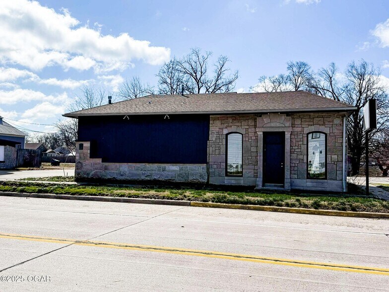 More Photos Of 622 6th St, Oswego Restaurant For Sale