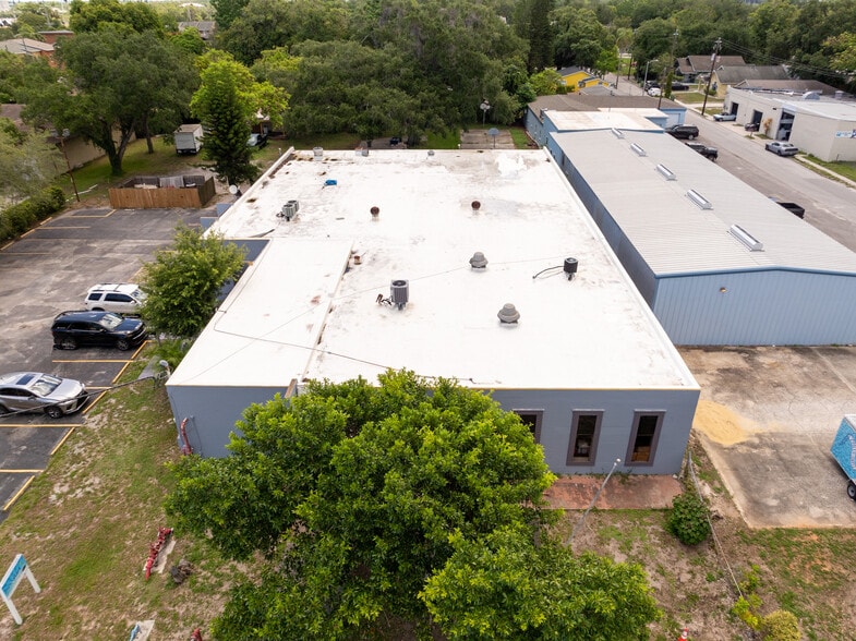 More Photos Of 1027 9th St W, Bradenton Shelter For Lease