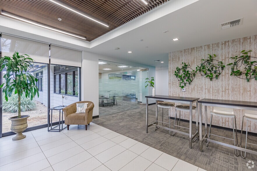 More Photos Of 11085 N Torrey Pines Rd, La Jolla Unknown For Lease