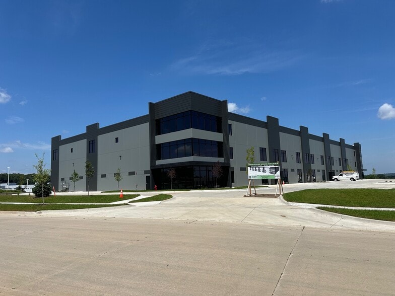 More Photos Of 6001 Thornton Ave, Des Moines Industrial For Sale