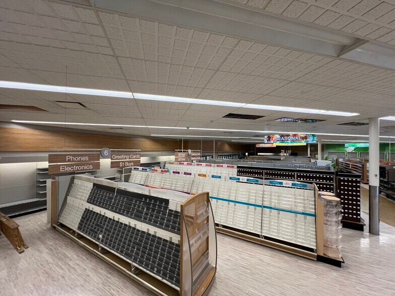 More Photos Of 109 N Whittemore St, Saint Johns Drugstore For Sale