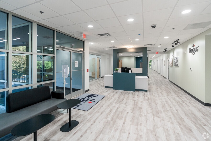 More Photos Of 3300 Gateway Centre Blvd, Morrisville Research And Development For Lease