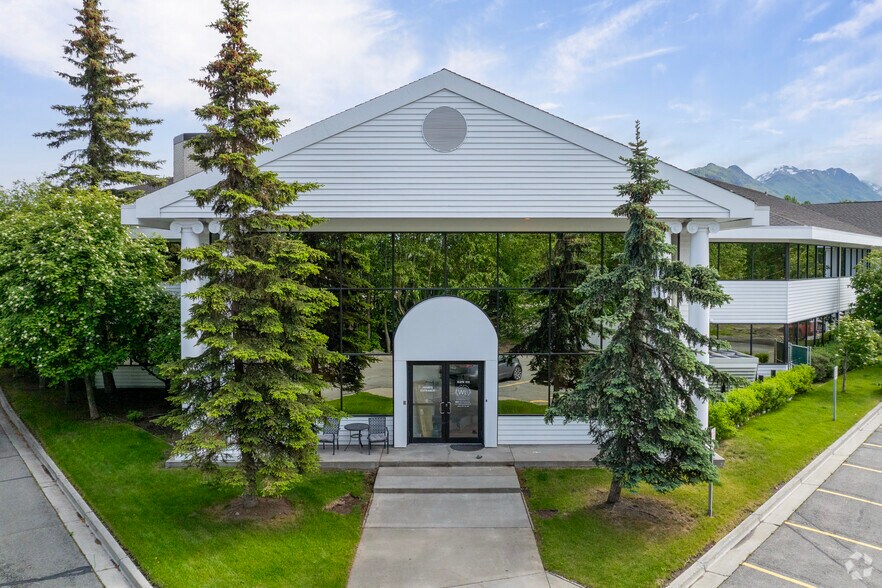 More Photos Of 10928 Eagle River Rd, Eagle River Office For Lease