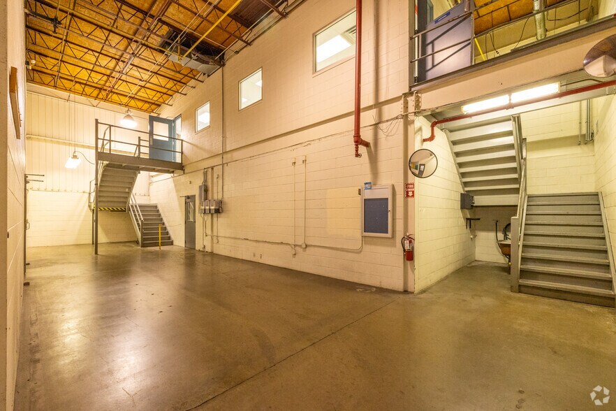 More Photos Of 200 E Avenue G, Rochelle Manufacturing For Sale