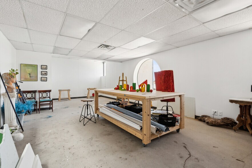 More Photos Of 3514 Easy St, Dallas Flex For Sale