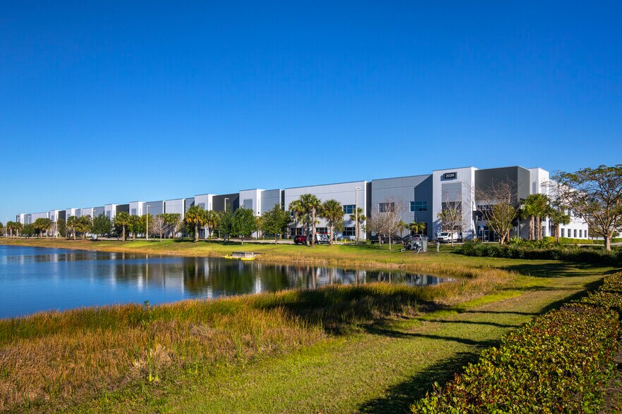 More Photos Of 20351 Sheridan St, Fort Lauderdale Unknown For Lease