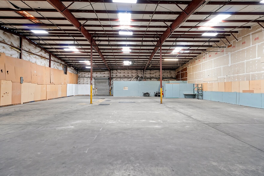 More Photos Of 11435 Rocket Blvd, Orlando Warehouse For Lease