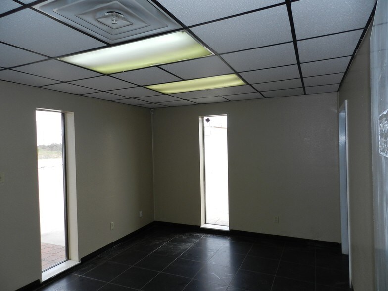 More Photos Of 707 S Wickham St, Alvord Truck Terminal For Sale