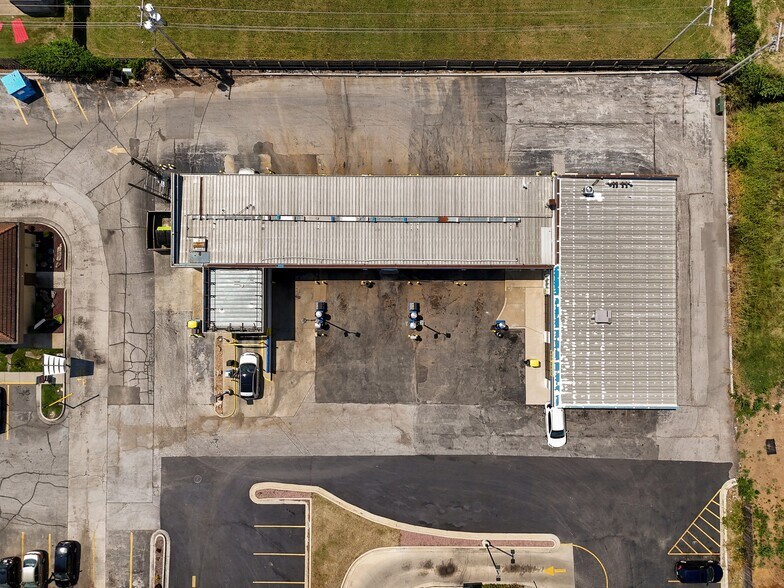 More Photos Of 419 N West Byp, Springfield Carwash For Sale