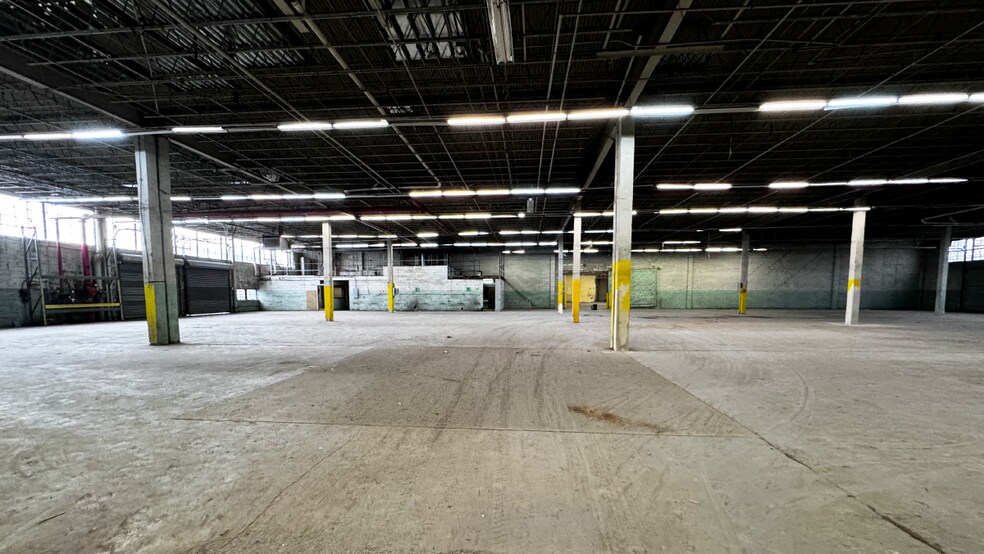 More Photos Of 18220 Liberty Ave, Jamaica Warehouse For Lease