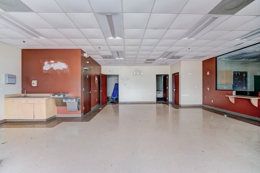 More Photos Of 324 Fm-1960 Rd, Houston General Retail For Sale