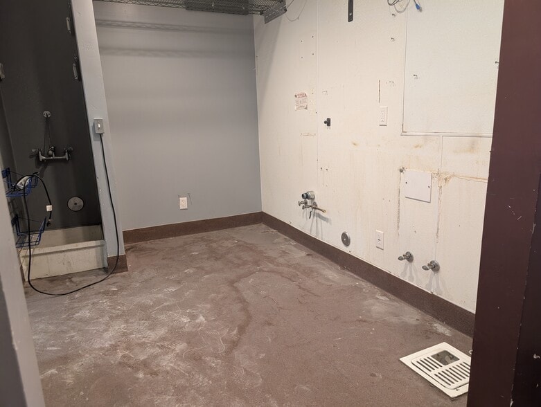 More Photos Of 827-835 4th Ave, San Diego Storefront For Lease