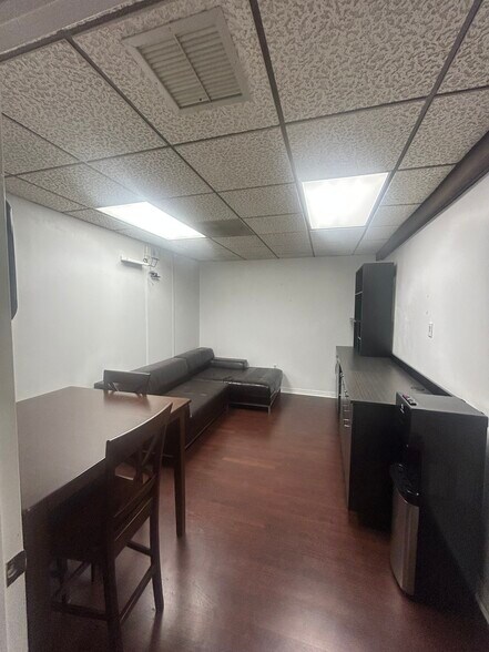 More Photos Of 300 N Franklin St, Tampa Office For Lease