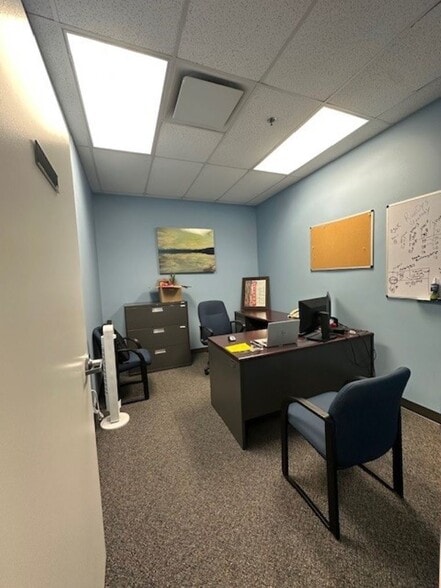 More Photos Of 4170 Lafayette Center Dr, Chantilly Light Distribution For Lease