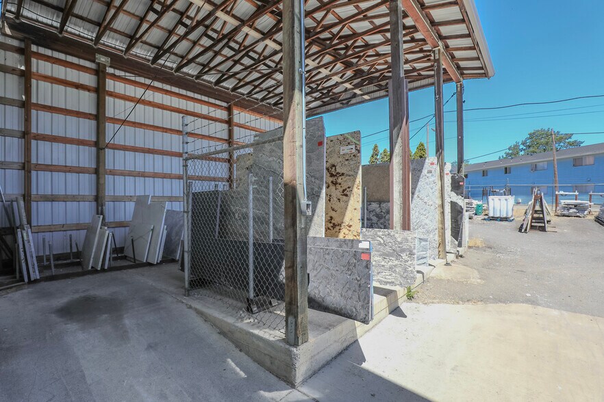 More Photos Of 403 NE Winchester St, Roseburg Freestanding For Sale