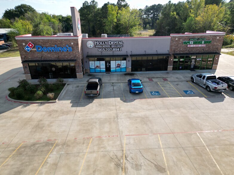 More Photos Of 1050 Broadway Ave, Gladewater General Retail For Lease