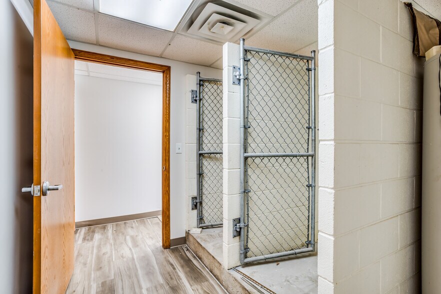 More Photos Of 2021 E 4, Hutchinson Service Station For Sale