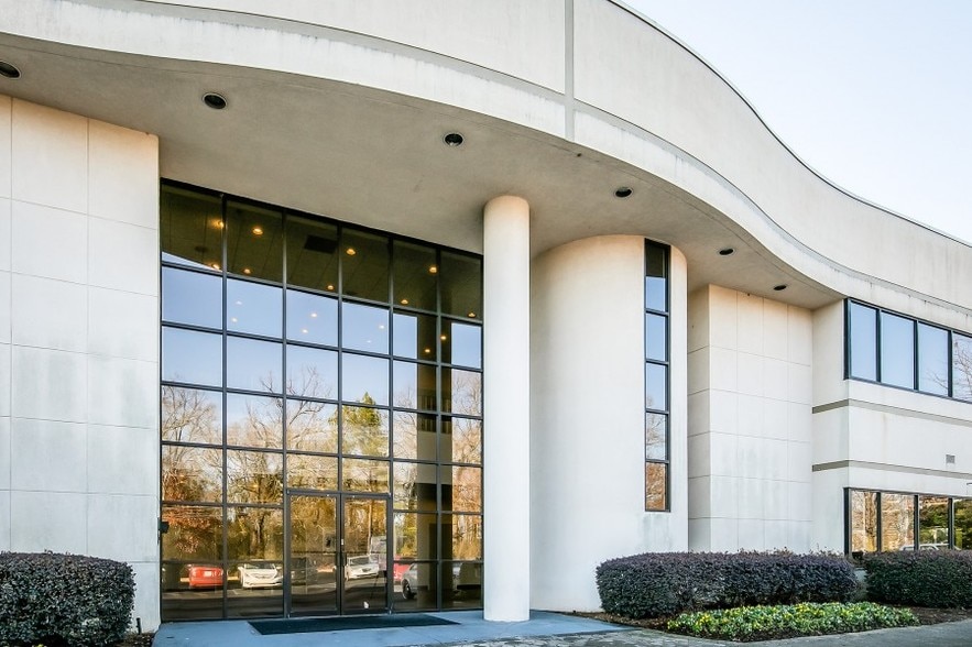 More Photos Of 2314 Sullivan Rd, Atlanta Office For Lease