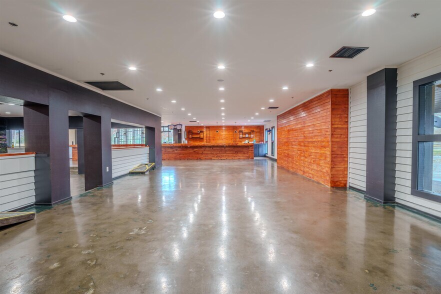 More Photos Of 4840 Hatch Blvd, Muscle Shoals Restaurant For Sale