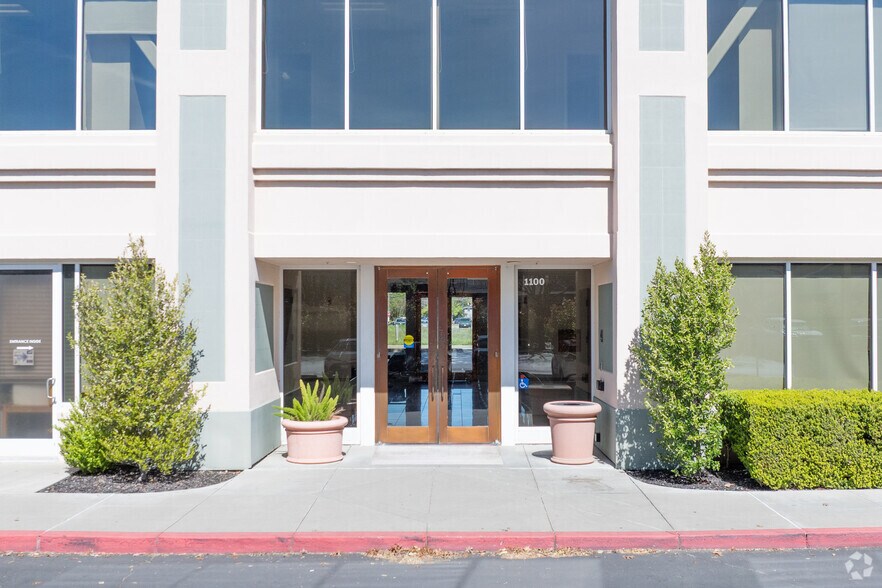 More Photos Of 1100 Main St, Woodland Medical For Lease