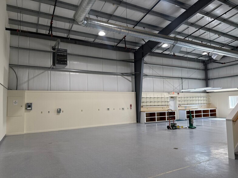 More Photos Of 12/14 Whitaker Way, Seabrook Light Distribution For Lease