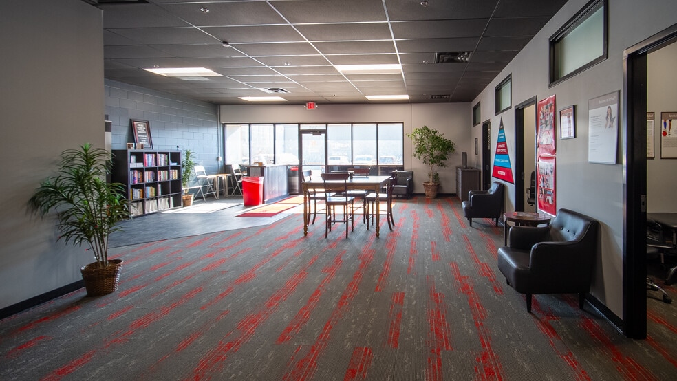 More Photos Of 2625 Highway 14 W, Rochester Flex For Lease