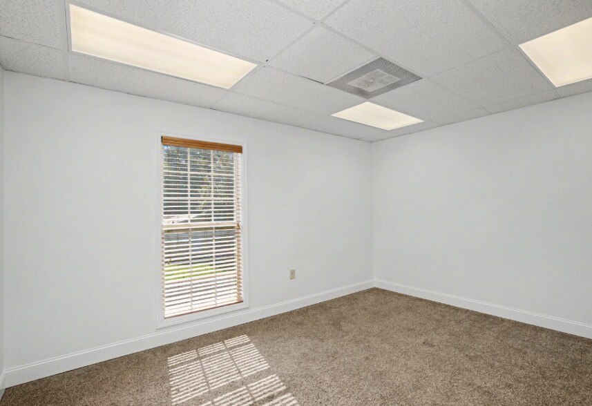 More Photos Of 139A W Ellis Rd, Griffin Loft Creative Space For Sale