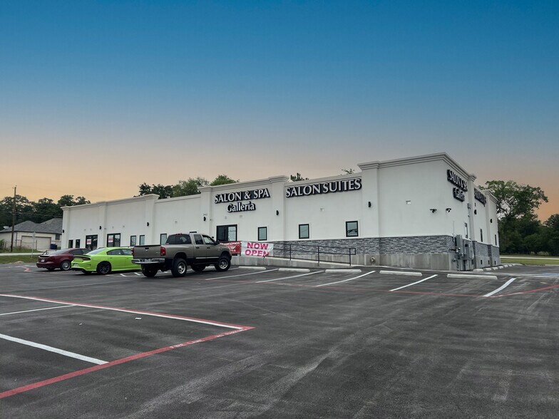 More Photos Of 342 Northwest Pky, Azle General Retail For Lease